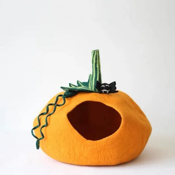 CatsCity Hand Crafted Halloween Theme Pumpkin Shaped Cat bed with Wool Lining