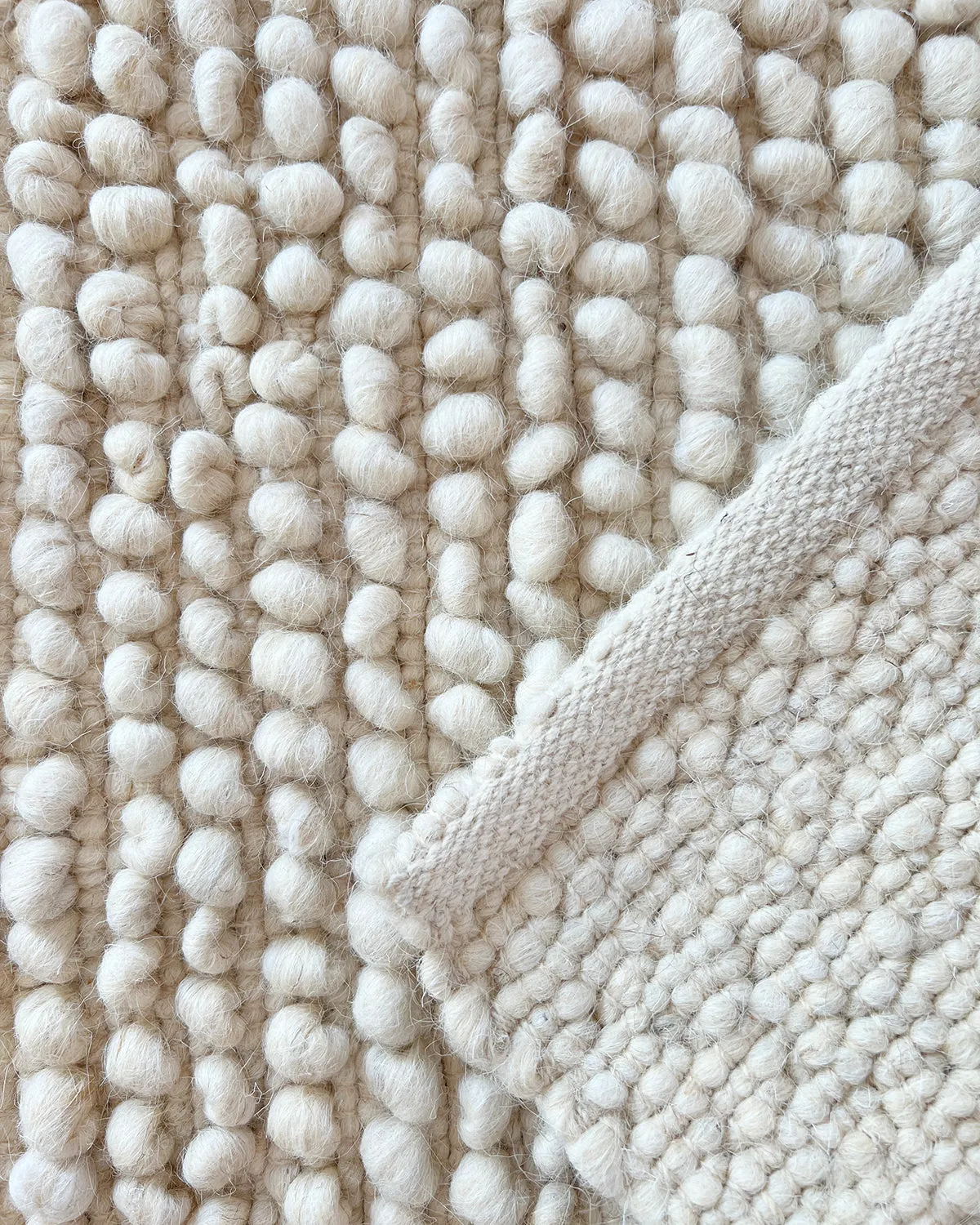 Fatima Bobble Frame Wool Area Rug in White 2.5ft by 4ft